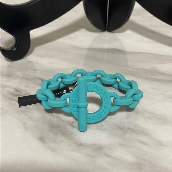 Marc by Marc Jacobs Aqua Lagoon Turnlock Silicone Stretch Bracelet - Picture 4 of 9